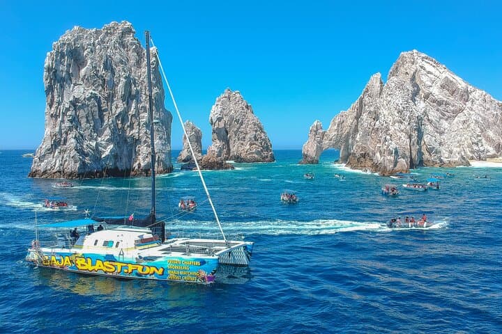 All-Inclusive Cabo Boat Tour: Arch, Snorkel, Paddleboard & Open Bar photo 2
