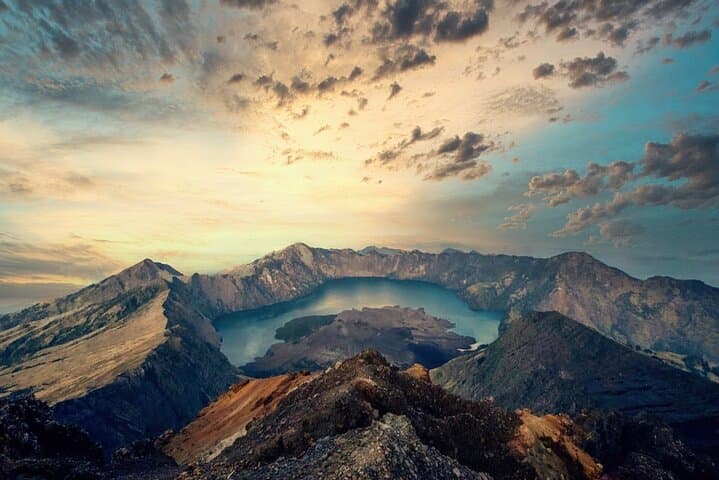 3-Day Mount Rinjani Trek: Summit, Segara Anak Lake & Hot Springs