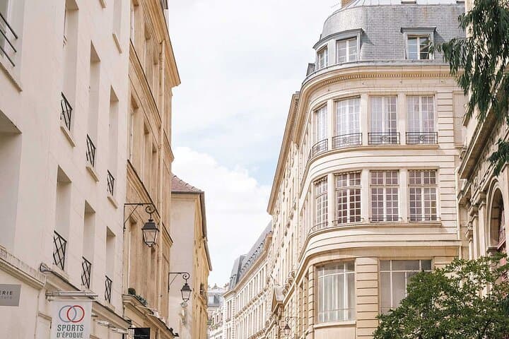 Full-Day Paris VIP Tour: Marais, Montparnasse & Crazy Horse Cabaret photo 5