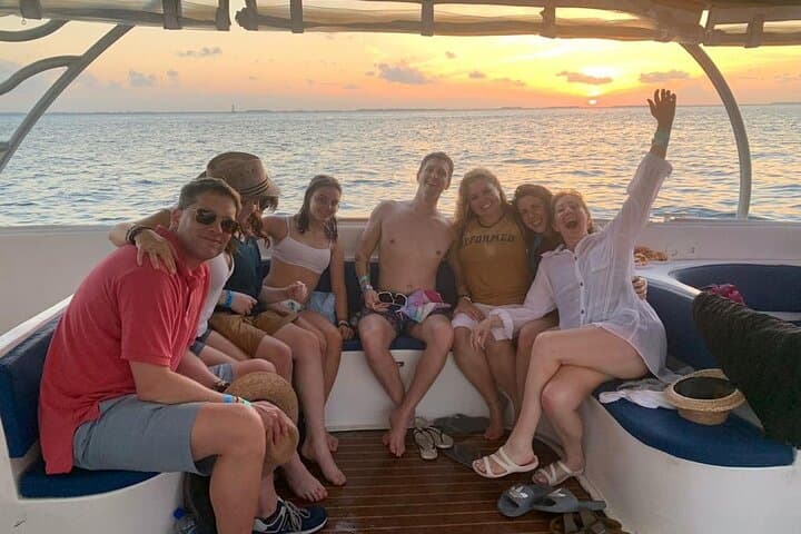 Private Catamaran to Isla Mujeres: Snorkel, Open Bar & Playa Norte Day Trip