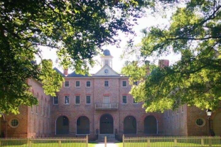 Secrets of Colonial Williamsburg: Hidden History Walking Tour Guide photo 4