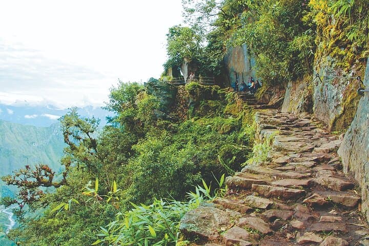 Inca Jungle Trail to Machu Picchu: 4-Day Cycling, Rafting & Zipline Adventure photo 2