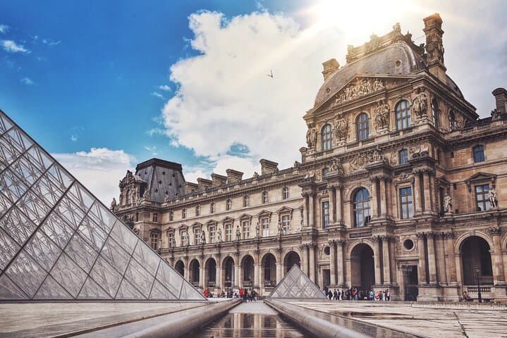 Full-Day Paris City Tour with Louvre, Saint-Germain and Seine Dinner Cruise photo 3