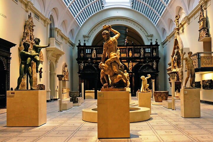 Full-Day Paris City Tour with Louvre, Saint-Germain and Seine Dinner Cruise photo 4