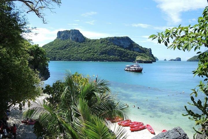 Angthong Marine Park Day Tour from Koh Samui — Kayaks, Snorkel & Emerald Lake photo 4