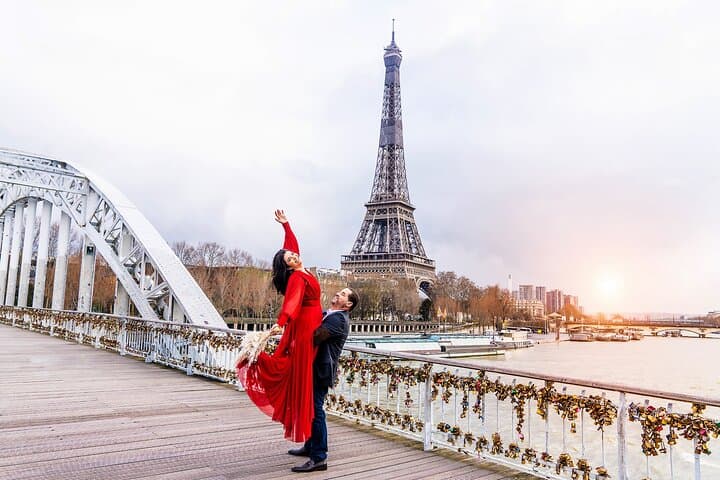 Private Paris Photo Tour: Eiffel Tower, Alexandre III & Louvre Photography Session photo 3