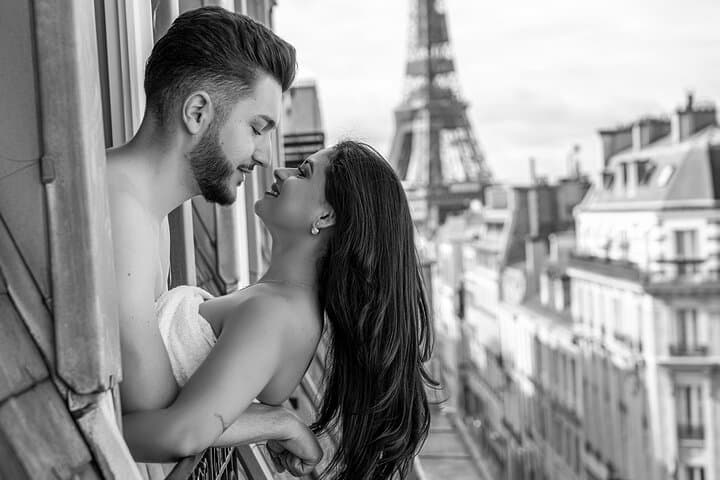 Private Paris Photo Tour: Eiffel Tower, Alexandre III & Louvre Photography Session photo 5