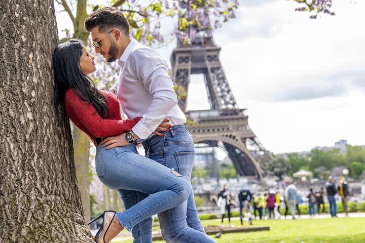 Private Paris Photo Tour: Eiffel Tower, Alexandre III & Louvre Photography Session