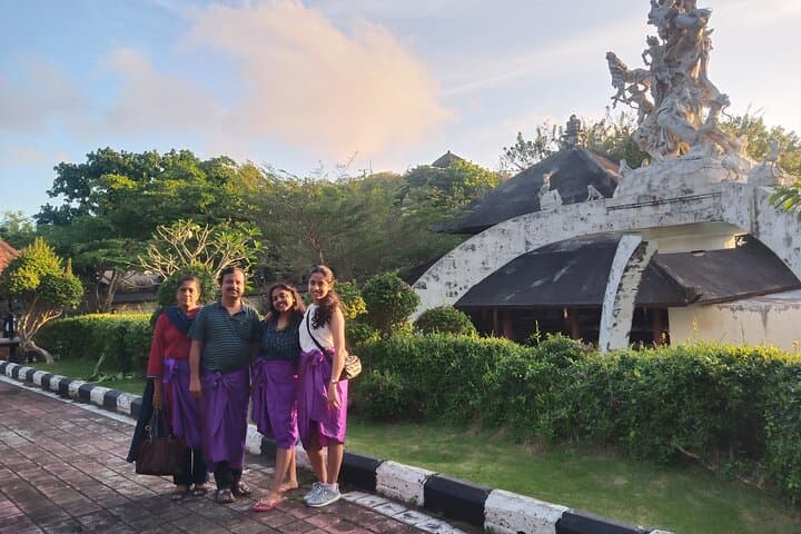 Denpasar to Uluwatu: GWK Statue, Bali Museum & Cliffside Sunset Guide photo 4