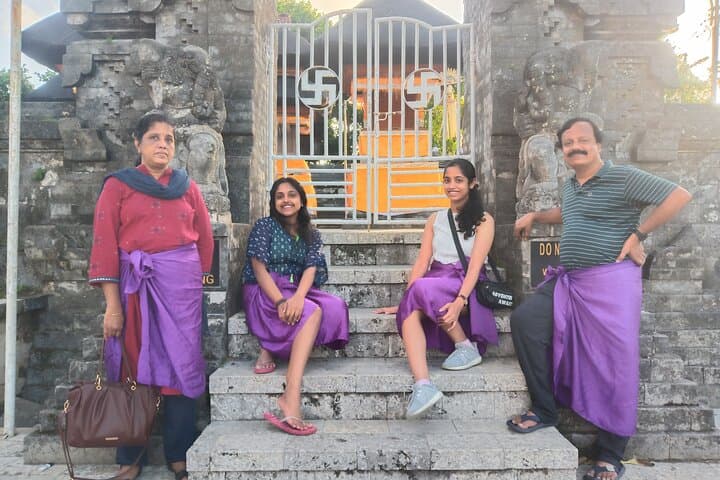 Denpasar to Uluwatu: GWK Statue, Bali Museum & Cliffside Sunset Guide photo 5