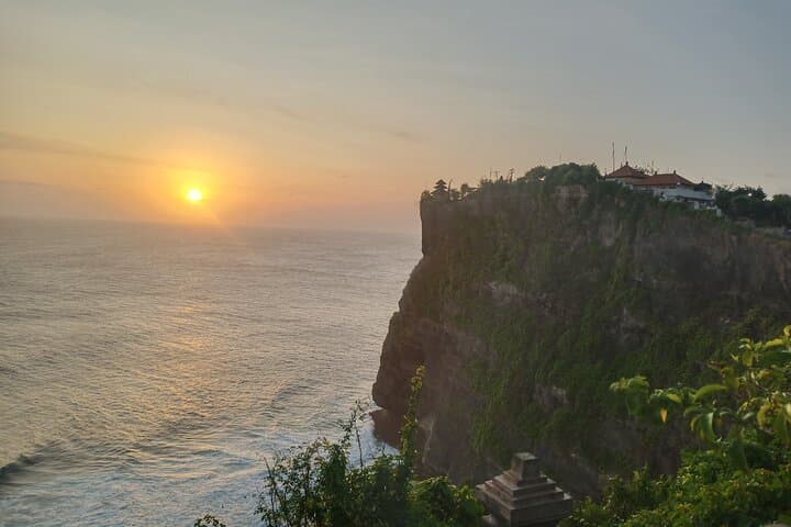 Denpasar to Uluwatu: GWK Statue, Bali Museum & Cliffside Sunset Guide photo 6