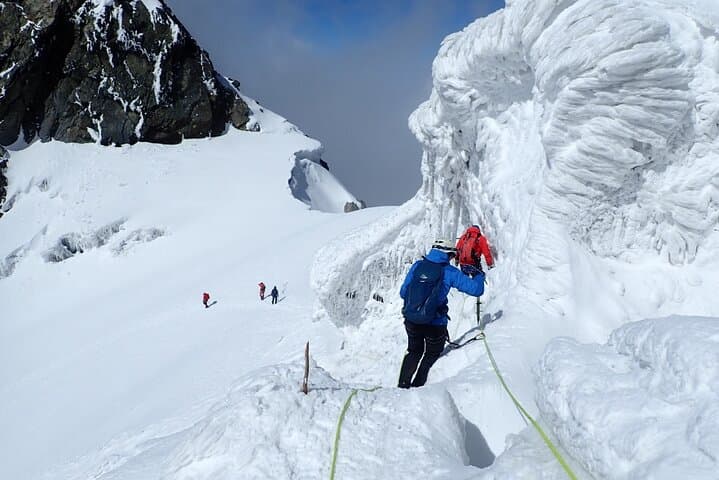 Rwenzori Mountains 10-Day High-Altitude Trek: Glacier Peaks & Nine Lakes