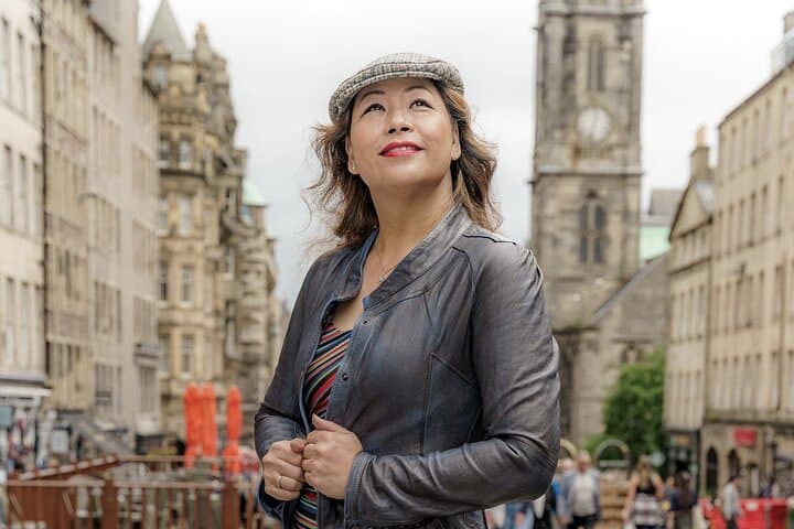 Edinburgh Old Town Photoshoot: Private Historic City Portrait Session photo 5