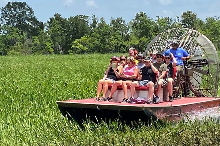 New Orleans Airboat & Oak Alley Plantation Tour: Swamp Thrills and Antebellum History photo 2
