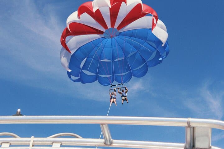 Parasailing Over San Andrés: Soar Above the Seven-Color Sea photo 5