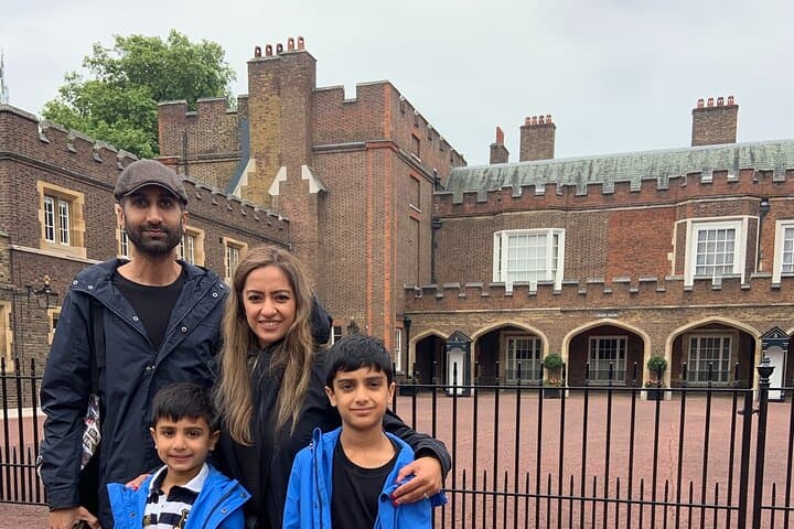 Heathrow to Central London Private Black Cab Transfer and Sightseeing Tour photo 2