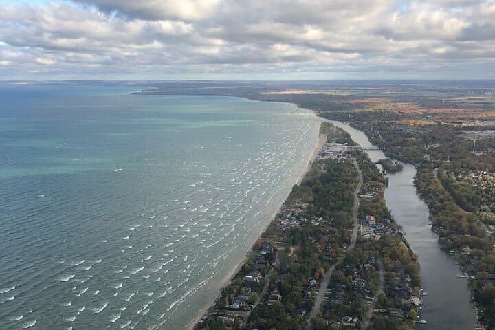 20-Minute Scenic Helicopter Tour Over Collingwood & Blue Mountain photo 3