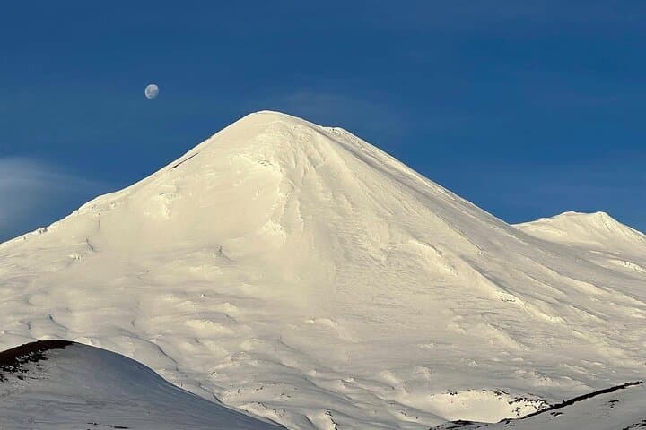 Llaima Volcano Ascent: Guided Climb to 3,125m in Conguillío National Park