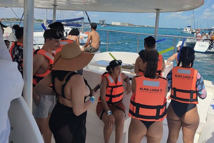 Isla Mujeres Catamaran: Open Bar, Snorkel & Beach Club Day Trip from Cancun photo 2