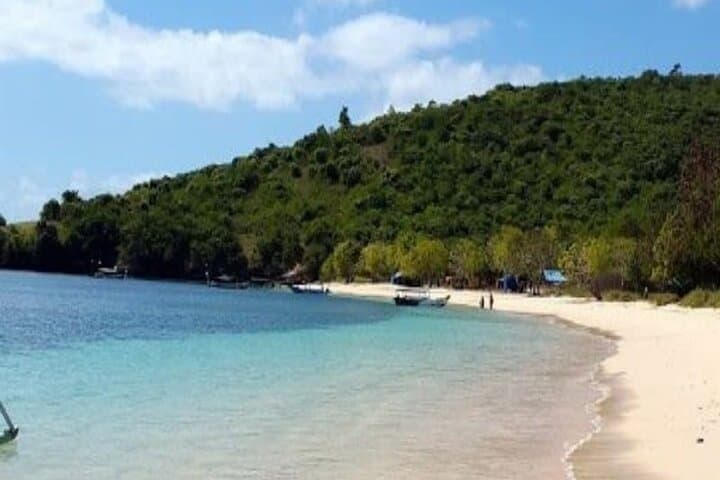 Sekotong & Pink Beach Day Trip — Snorkel the Gili Islands from Tawun Harbour photo 4