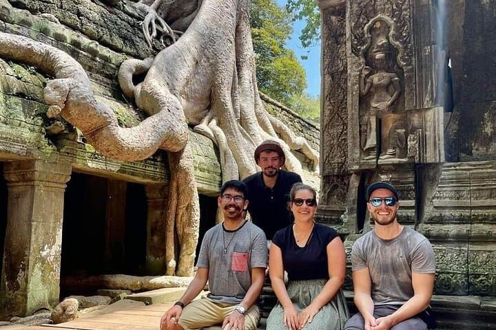 Full-Day Private Tour: Angkor Wat, Ta Prohm, Angkor Thom & Banteay Srei photo 1