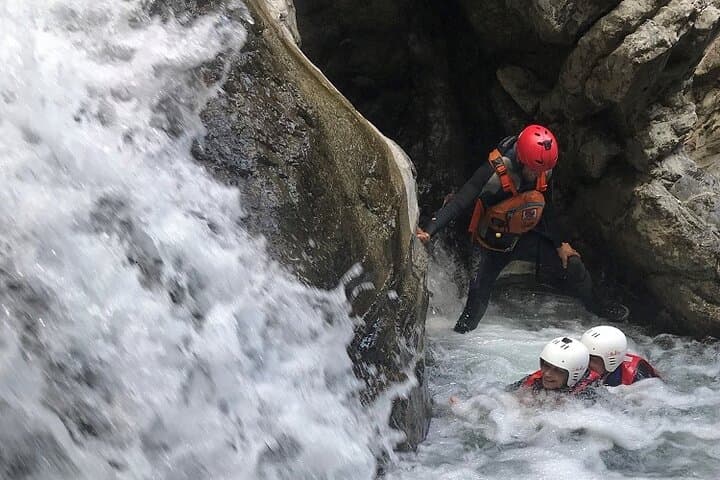 Cocciglia Gorge Canyoning: 3-Hour Guided Adventure in Tuscany