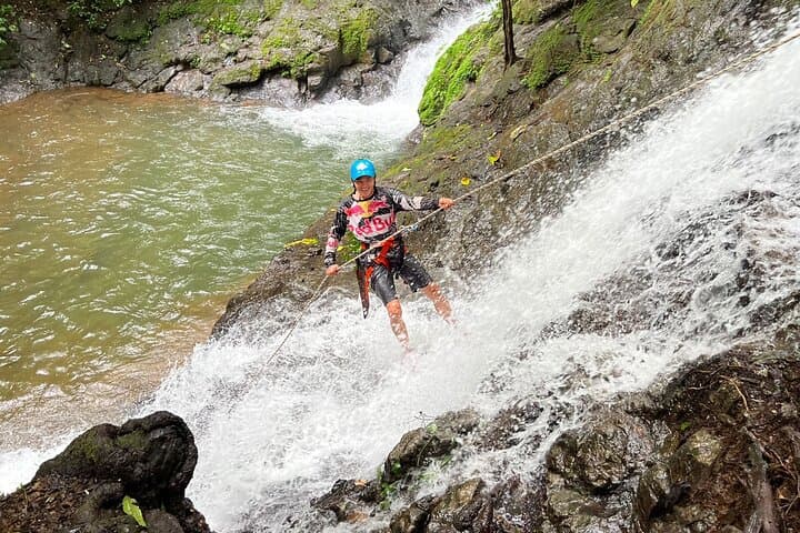 Nosara Rappelling & Safari Float: Waterfall Descent and River Wildlife Combo