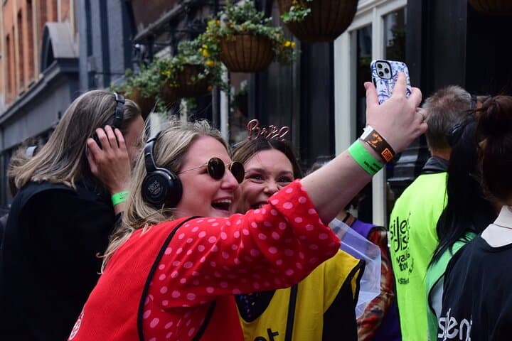 Silent Disco West End Musical Walking Tour — Sing Through London's Theatreland photo 3