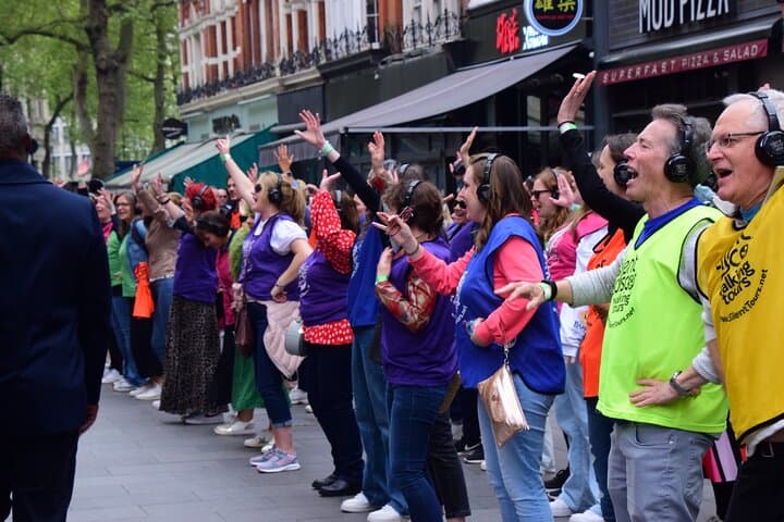 Silent Disco West End Musical Walking Tour — Sing Through London's Theatreland photo 2