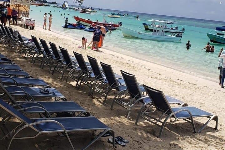 Private 4-Hour Roatan Island Tour — Sloths, Rum & Beach Breaks photo 2