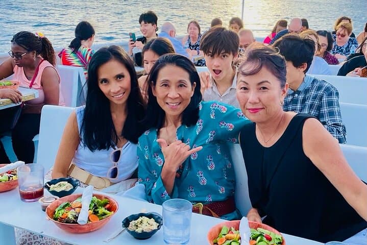 Honolulu Sunset Dinner Cruise: Waikiki Dinner Cruise & Friday Fireworks photo 5