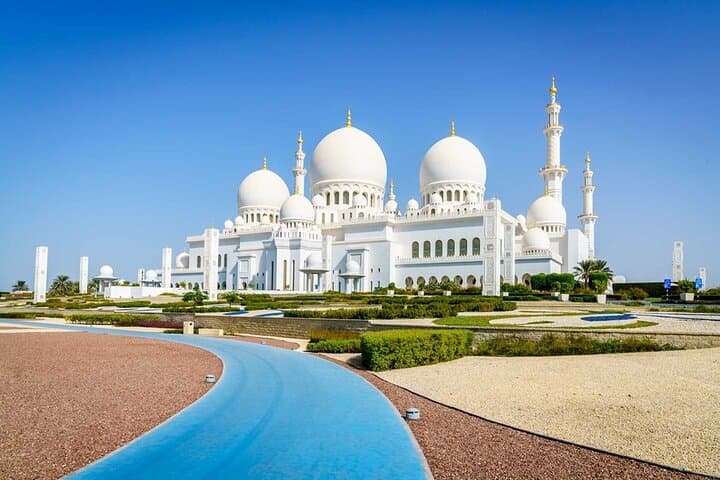 Abu Dhabi Day Trip: Sheikh Zayed Grand Mosque and Ferrari World from Dubai