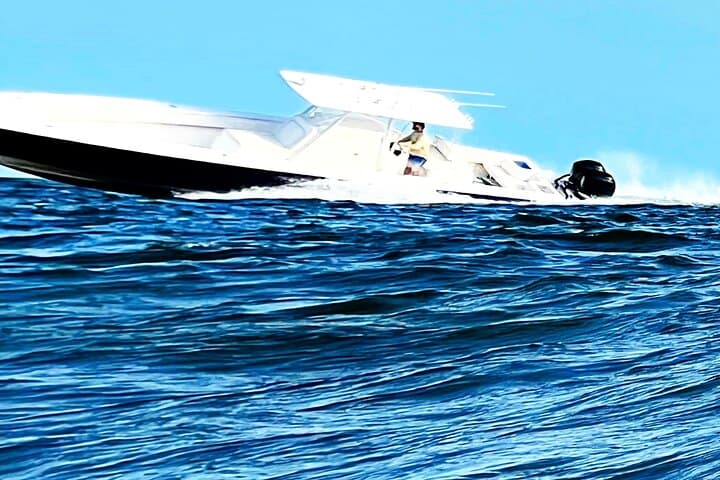 Miami Biscayne Bay Private 40ft Sea Hunter Cruise with Captain Jay photo 6