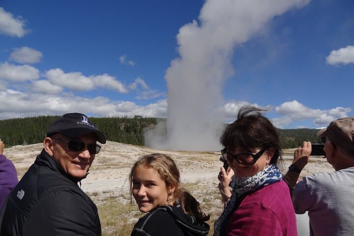 Yellowstone Grand Loop: One-Day Tour of Old Faithful, Grand Prismatic & Canyon photo 2