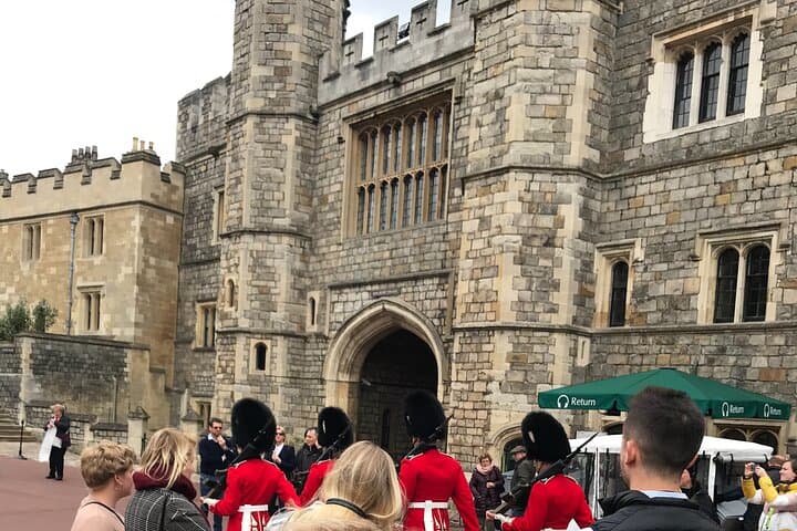 Private Guided Tour of Windsor Castle, Runnymede & Kensington Palace photo 3