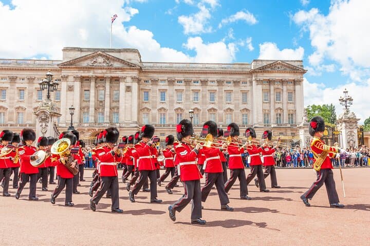Westminster Walking Tour: Changing of the Guard & Buckingham Palace Experience