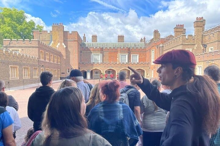 Westminster Walking Tour: Changing of the Guard & Buckingham Palace Experience photo 3