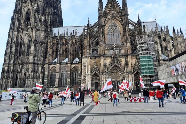 Cologne Walking Tour: Cathedral, Rhine Garden & Eau de Cologne Private Experience photo 5