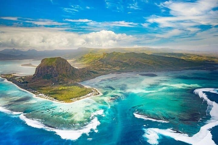 Southwest Mauritius Full-Day Scenic Tour: Trou aux Cerfs to Gris-Gris Cliffs photo 6