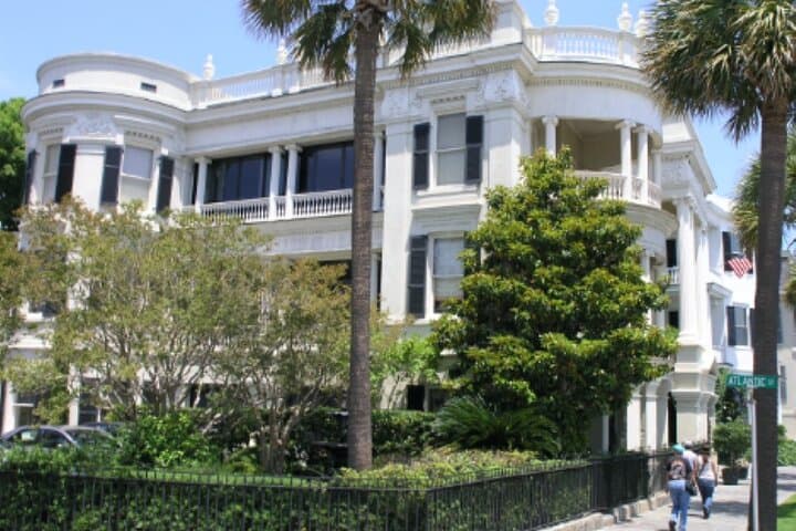 Charleston Pirates & Patriots Walking Tour — Battery to Rainbow Row photo 3