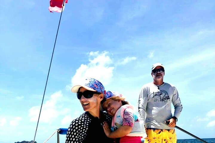 Sailing the Baie des Saintes: Beginner Catamaran Cruise and Turtle Snorkel photo 4
