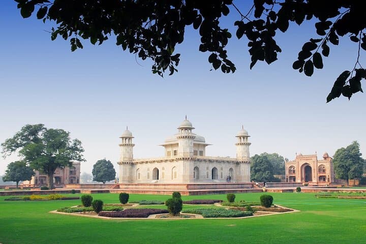 Taj Mahal by Gatimaan Express: Private Day Trip from Delhi photo 6