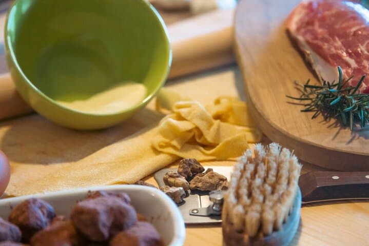 Truffle Adventure Cooking Class & Tasting Near San Gimignano