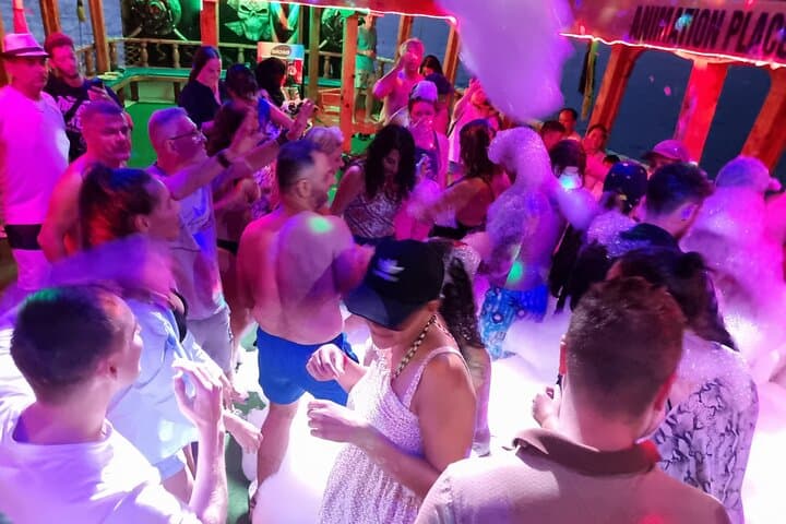 Alanya Night Disco Boat Cruise: Foam Party, DJ & Fire Show photo 5