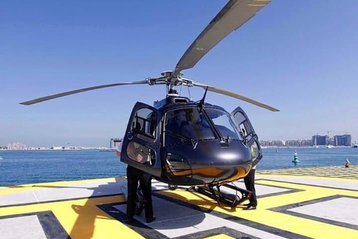 Skyline & Shore: 12-Minute Helicopter Tour Over Dubai’s Icons