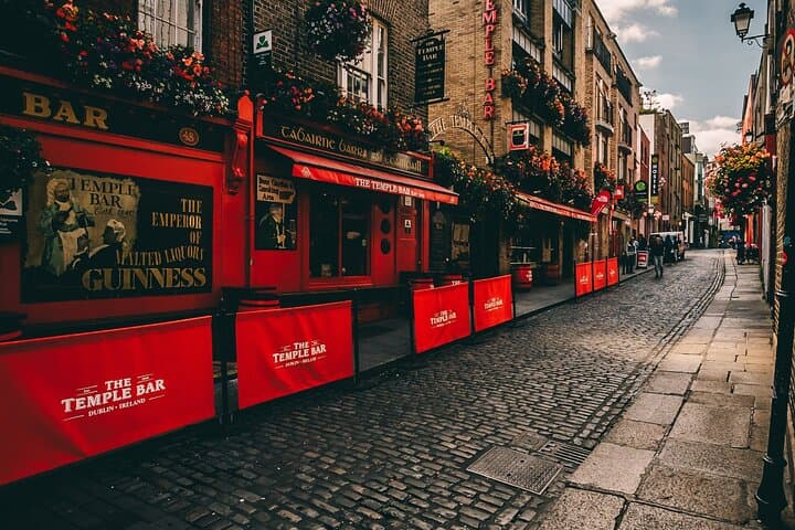 Interactive Treasure Hunt in Dublin: Self-Guided Riddle Walking Tour