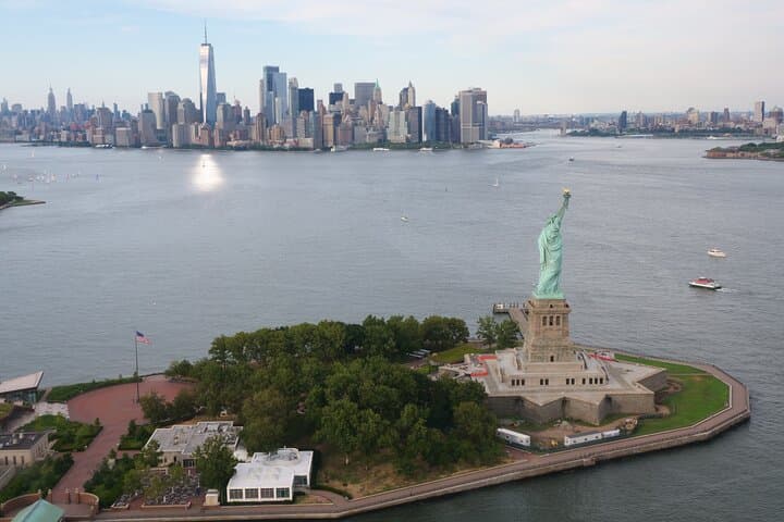 Private Westchester Helicopter Tour — NYC Skyline, Statue of Liberty & Sunset Flights photo 2