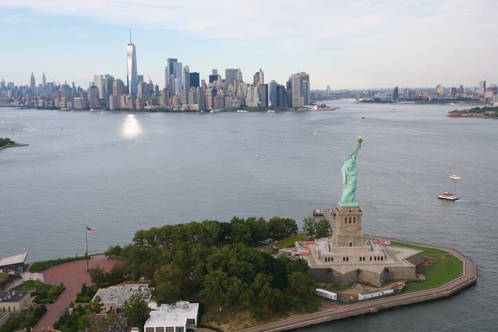 Experience New York City from Above: Manhattan Helicopter Adventure photo 5