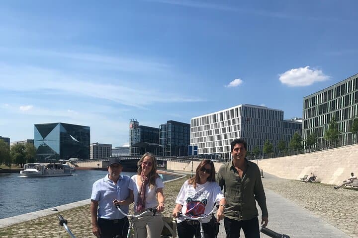 Berlin Small-Group Historical Bike Tour — Wall, Reichstag & Jewish Quarters photo 3