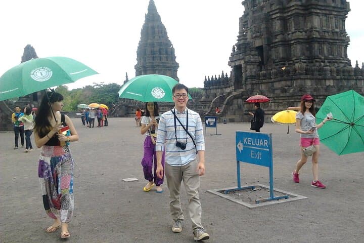 Borobudur Sunrise via VIP Gate — Manohara Breakfast & Merapi Lava Jeep Tour photo 2